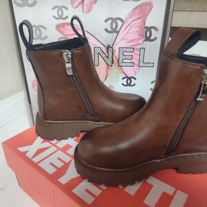 Brown Leather Ankle Boots with Zipper